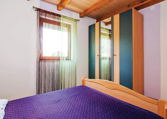 01 דירה