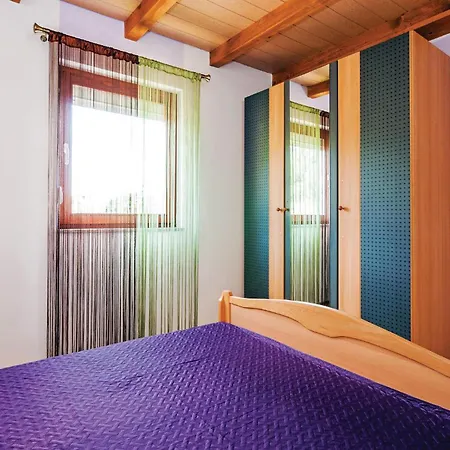1 Bedroom Lovely In Apartment
