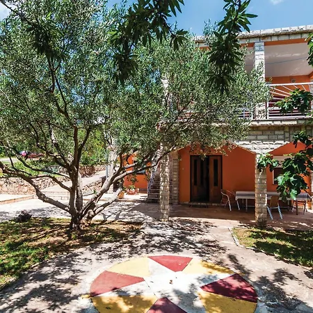 1 Bedroom Lovely In Apartment *